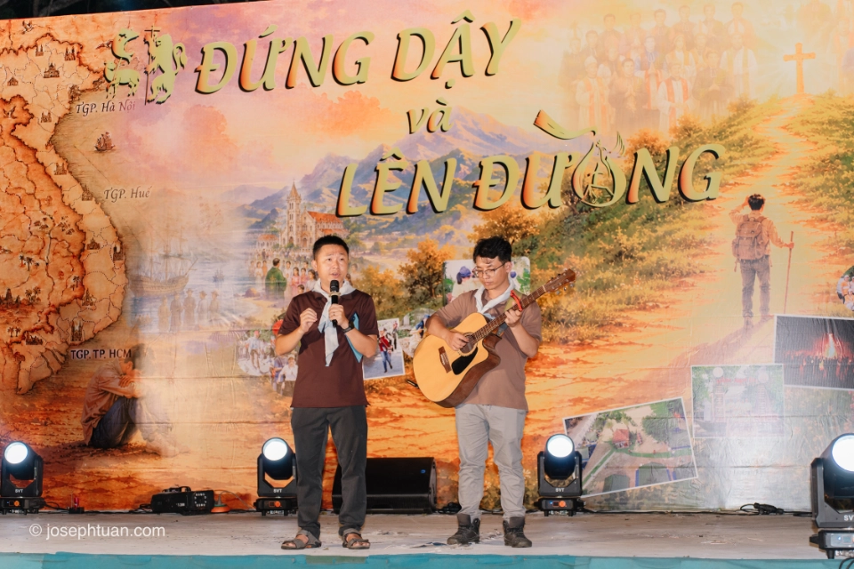 mang lửa về tim đứng dậy và lên đường